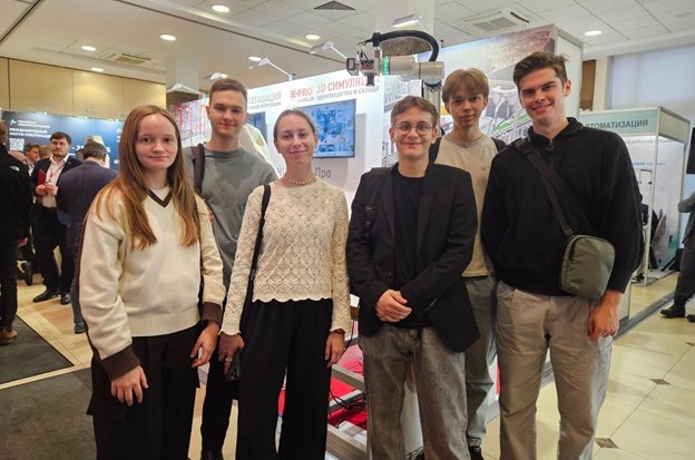 Изображение: Студенты направления «Торговое дело» посетили VII Международном форуме «Роботизация как национальный приоритет отечественного технологического развития»
