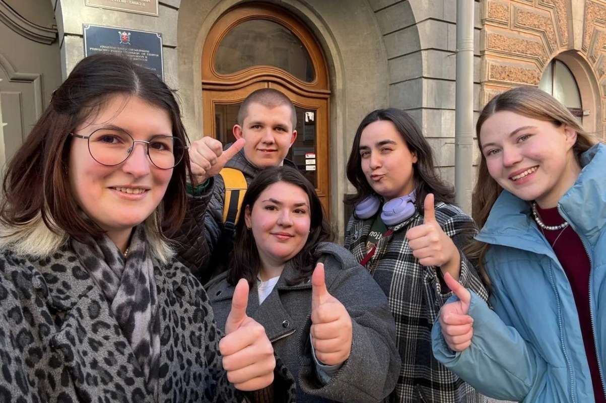 Изображение: Студенты ВШСиТ: В единстве с Россией в акции «Россия – семья семей»