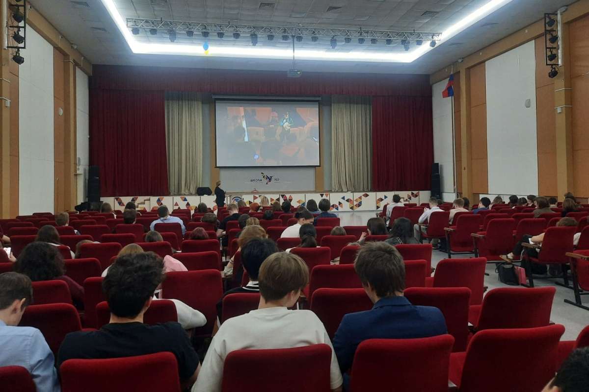 Представители ВШСиТ провели профориентационную встречу со школьниками ГБОУ школы №707 Невского района Санкт-Петербурга