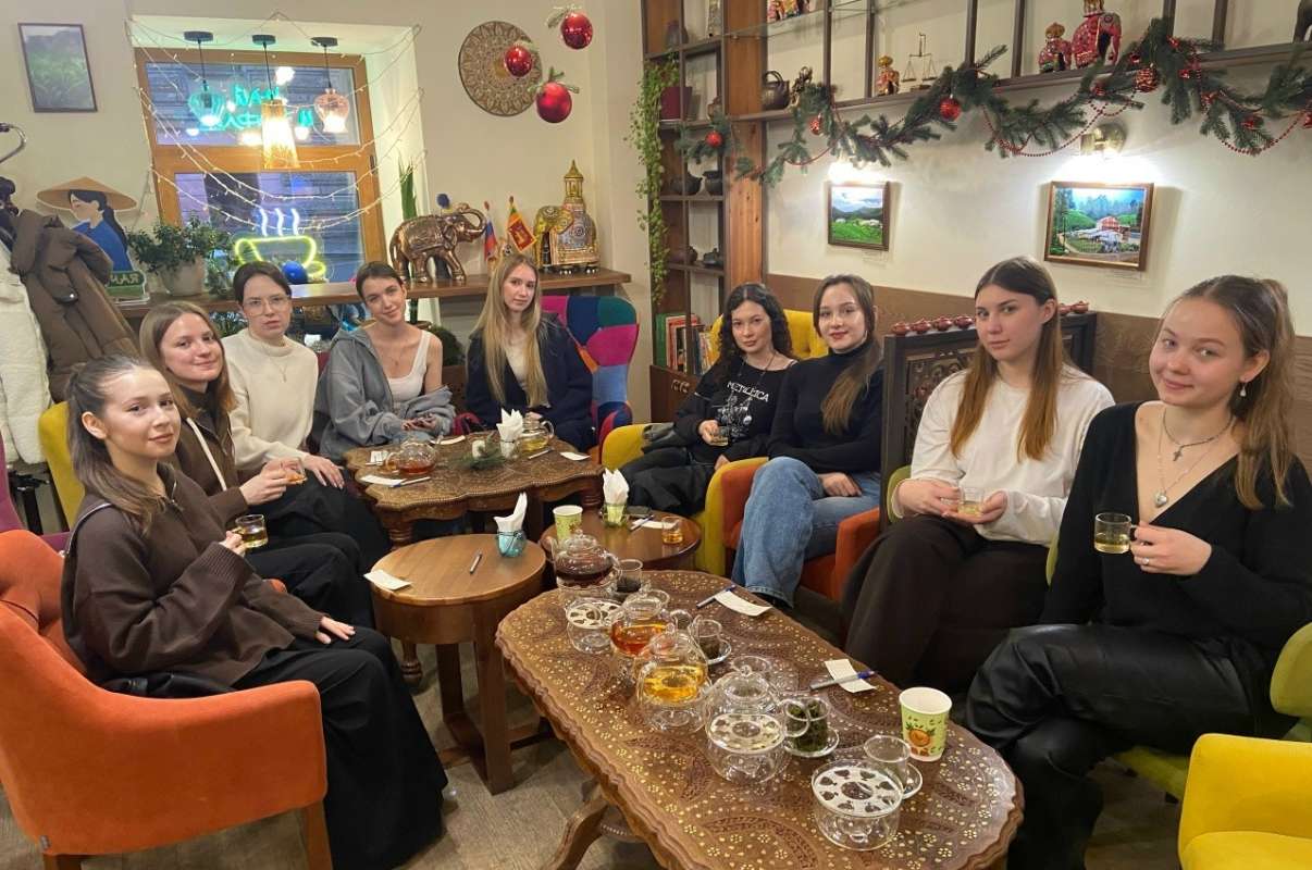 Студенты специалитета «Таможенное дело» изучили тонкости чайной экспертизы в музее «Море чая»